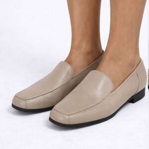 Cobbie Cuddlers Womens Leather Comfort Loafers Square Toe Taupe Slip On 8W